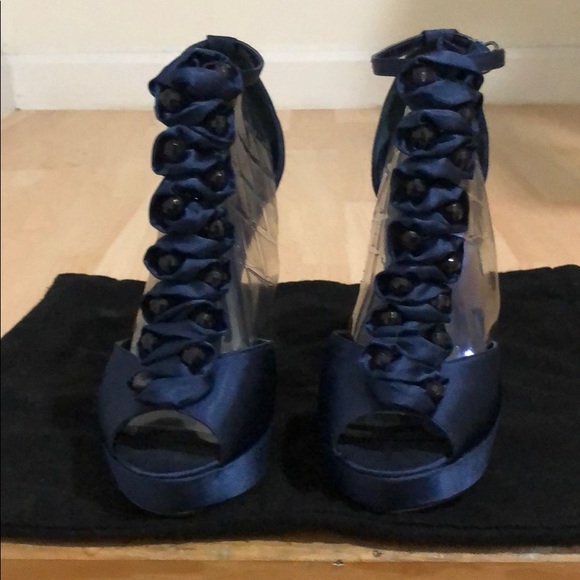 Shoes - Picture 4 of 4